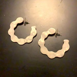 Resin Marble White Scallop Edge Earrings